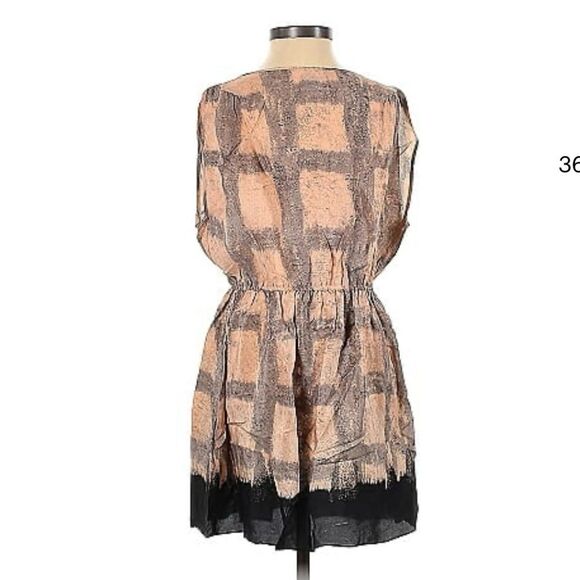 Dil Casual Peach and Black Silk Dress Tie Waist - Picture 2 of 9